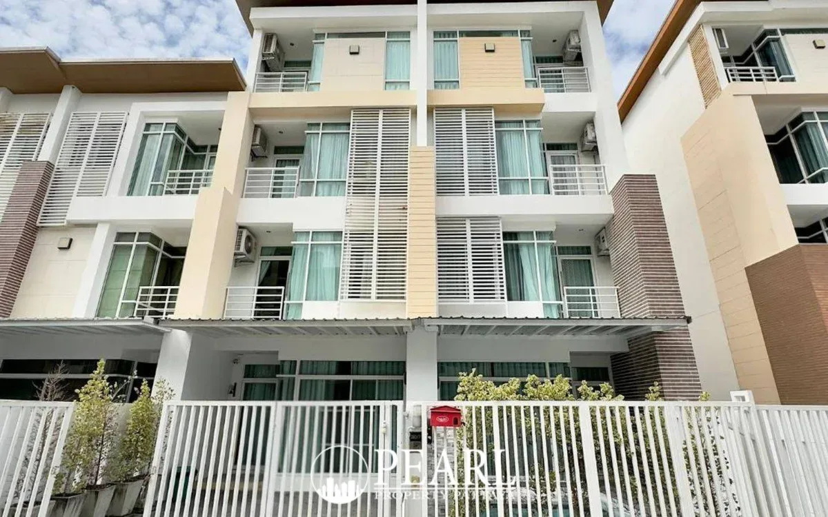 10 Bedroom House for Sale in Central Pattaya luxurious swimming pool