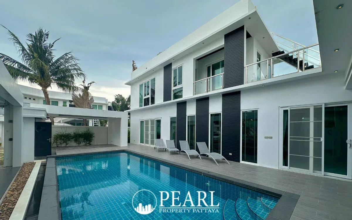 5 Bedroom House for Sale in Palm Oasis Villas exterior view
