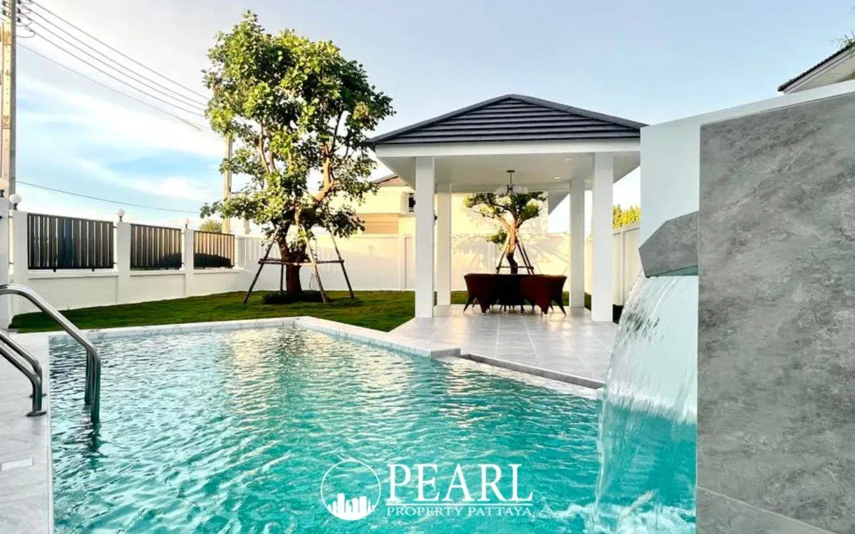 4 Bedroom House for Sale in TW. Garden Hill exterior front view