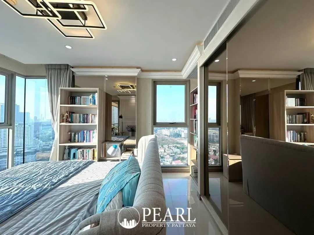 2 Bedroom Condo for Sale in The Riviera Jomtien exterior building