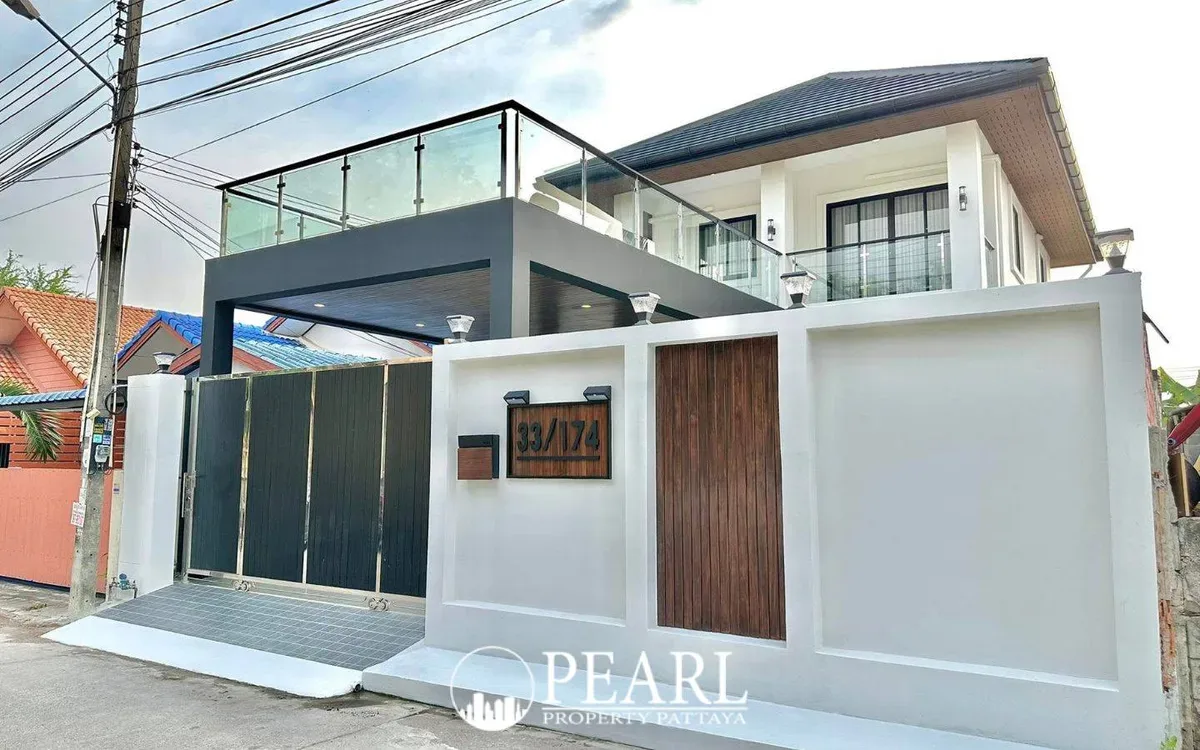 3 Bedroom House for Sale in Thamber Private Pool Villa exterior front view