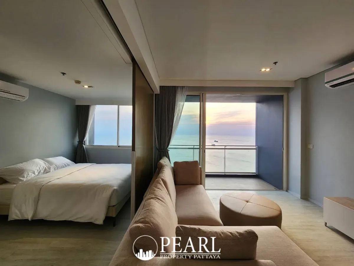 3 Bedroom Condo for Sale in Veranda Residence Pattaya exterior building