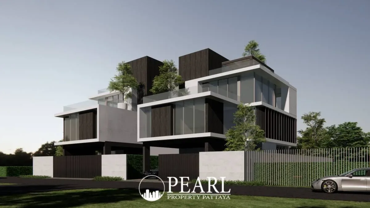 5 Bedroom House for Sale in Na Jomtien exterior facade