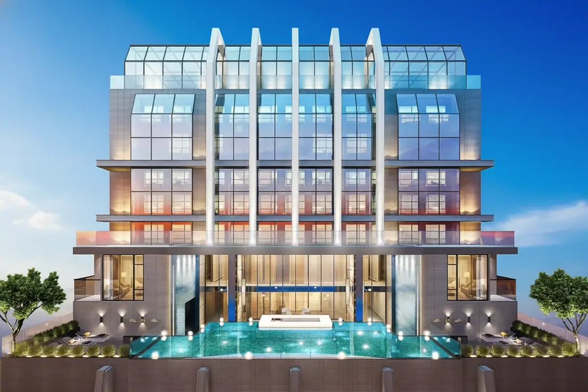 Beverly Mountain Bay Pattaya exterior view of the modern condominium building with a large rooftop pool and city skyline.