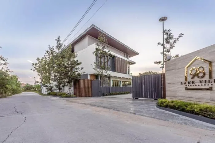 98 Lakeville Mabprachan