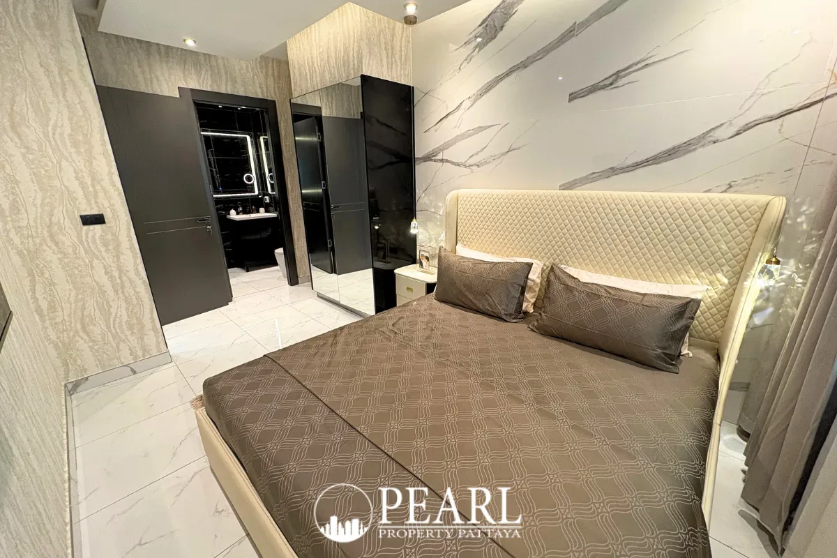 2 Bedroom Condo for Sale in Zenith Pattaya spacious living room with modern decor