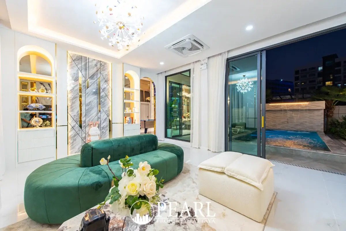 4 Bedroom House for Sale in Central Pattaya private swimming pool