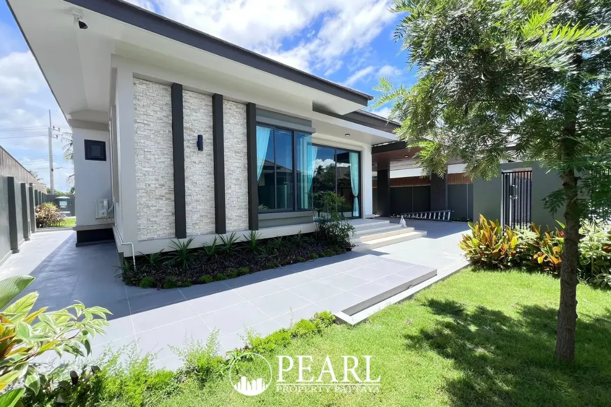 3 Bedroom House for Sale in East Pattaya private swimming pool