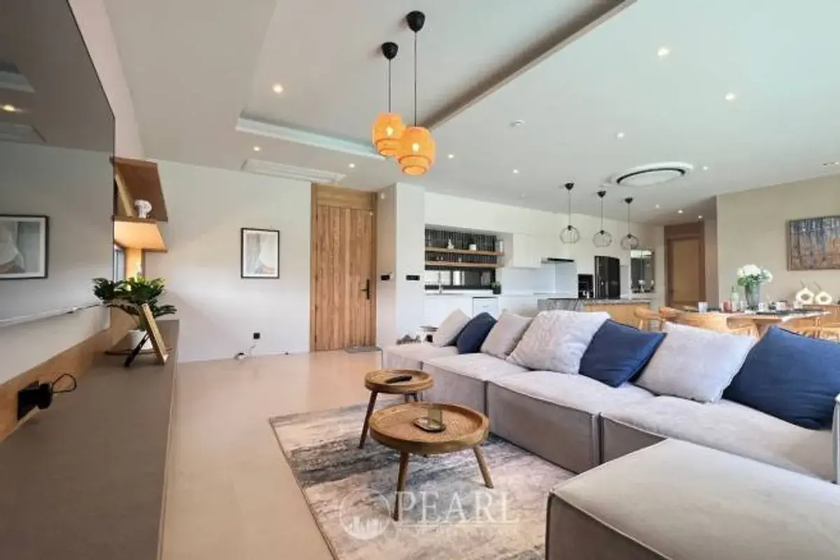 4 Bedroom Villa for Sale in Nong Pla Lai lush tropical garden and patio area