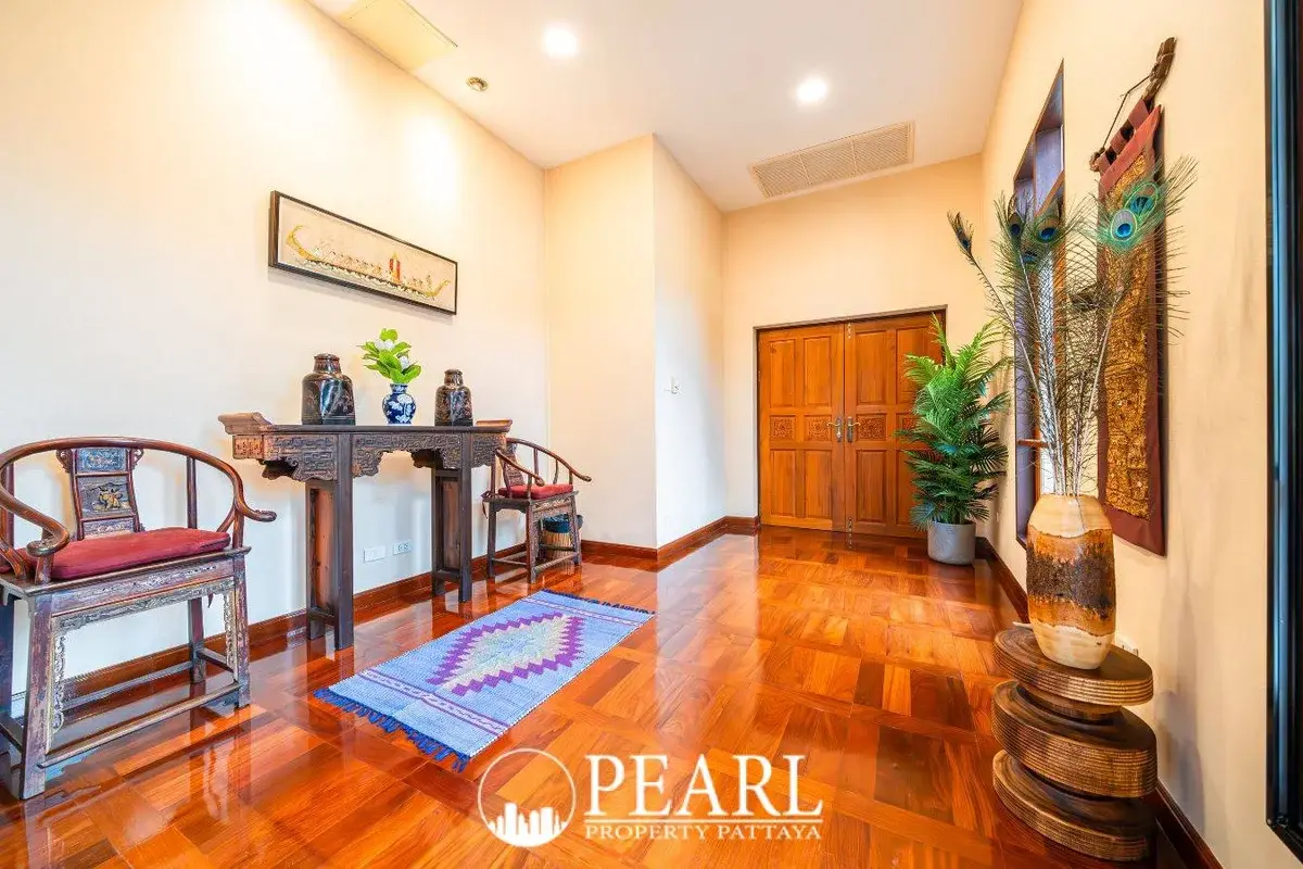 3 Bedroom Villa for Sale in Bang Lamung fully equipped kitchen with island