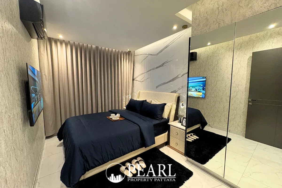 2 Bedroom Condo for Sale in Zenith Pattaya fully equipped kitchen with appliances