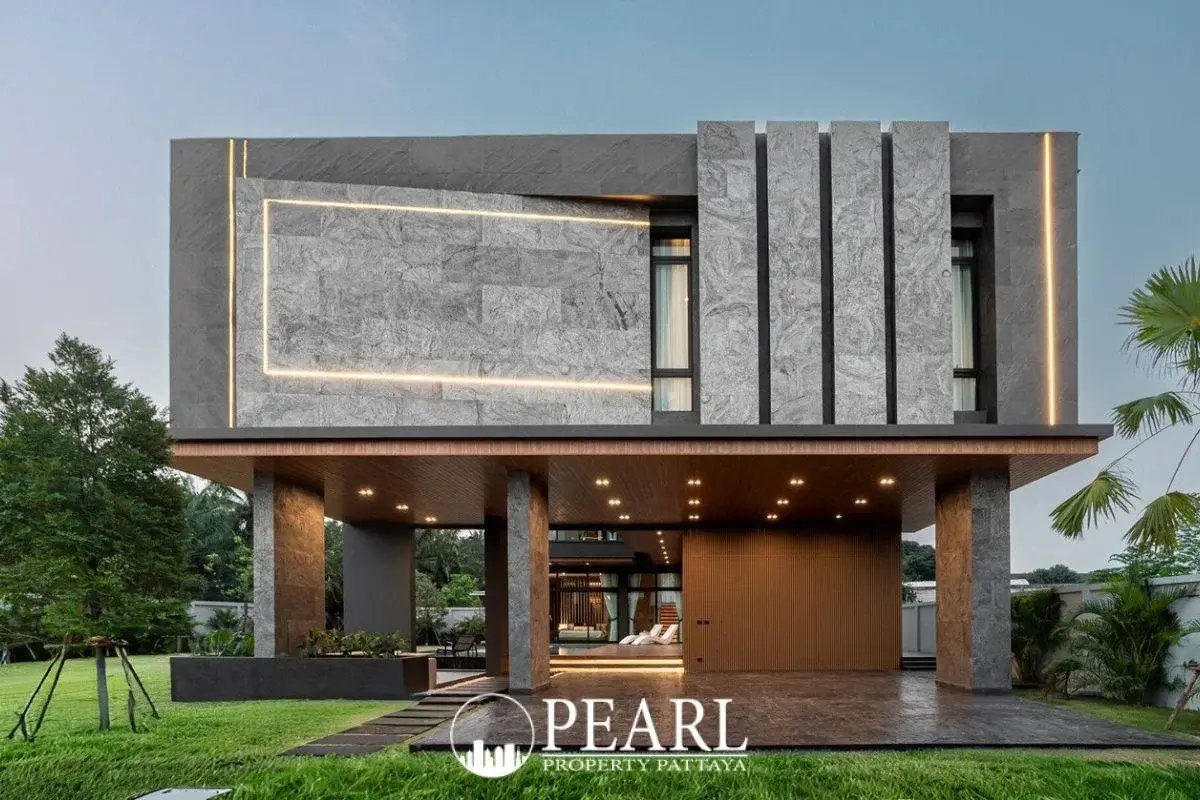 4 Bedroom House for Sale in The Sylva Pattaya spacious living room