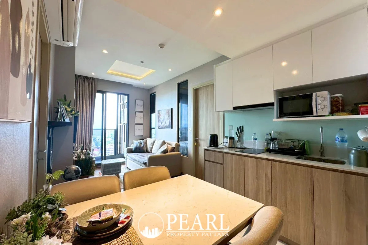 2 Bedroom Condo for Sale in Once Pattaya stylish dining area next to the kitchen