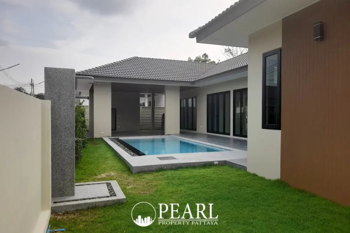 3 Bedroom Villa for Sale in Nong Prue spacious living room