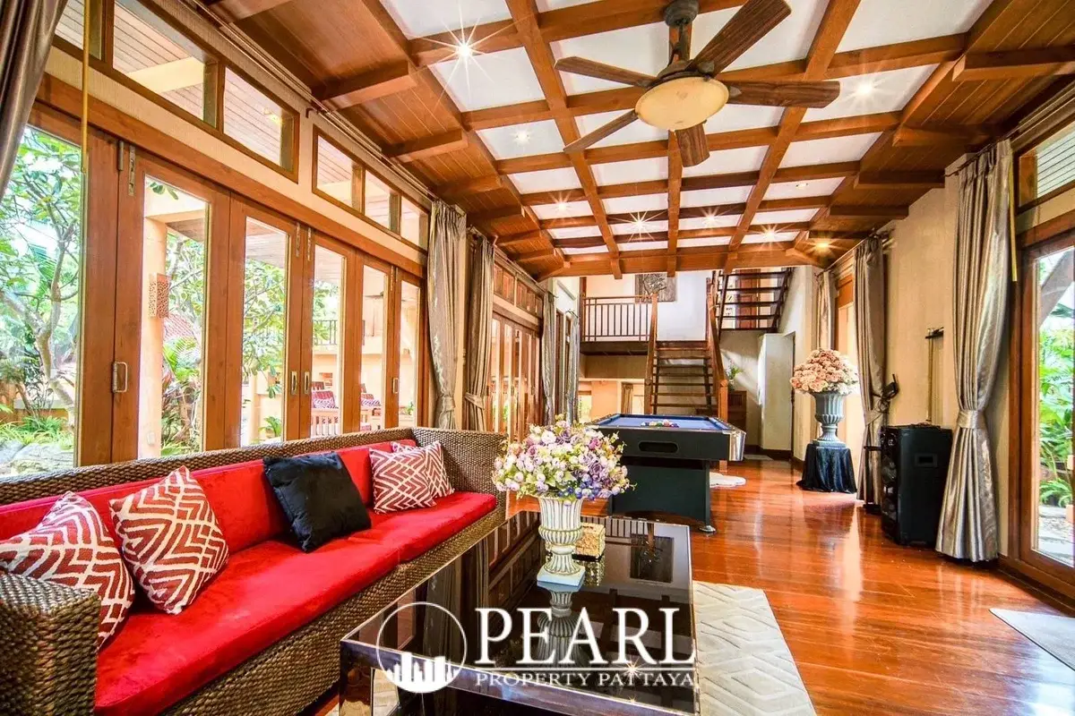 4 Bedroom House for Sale in Dharawadi master bedroom with ensuite