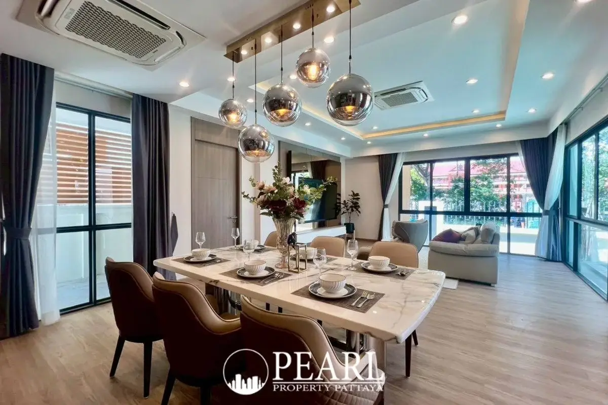 4 Bedroom House for Sale in Thamber Private Pool Villa modern kitchen with island