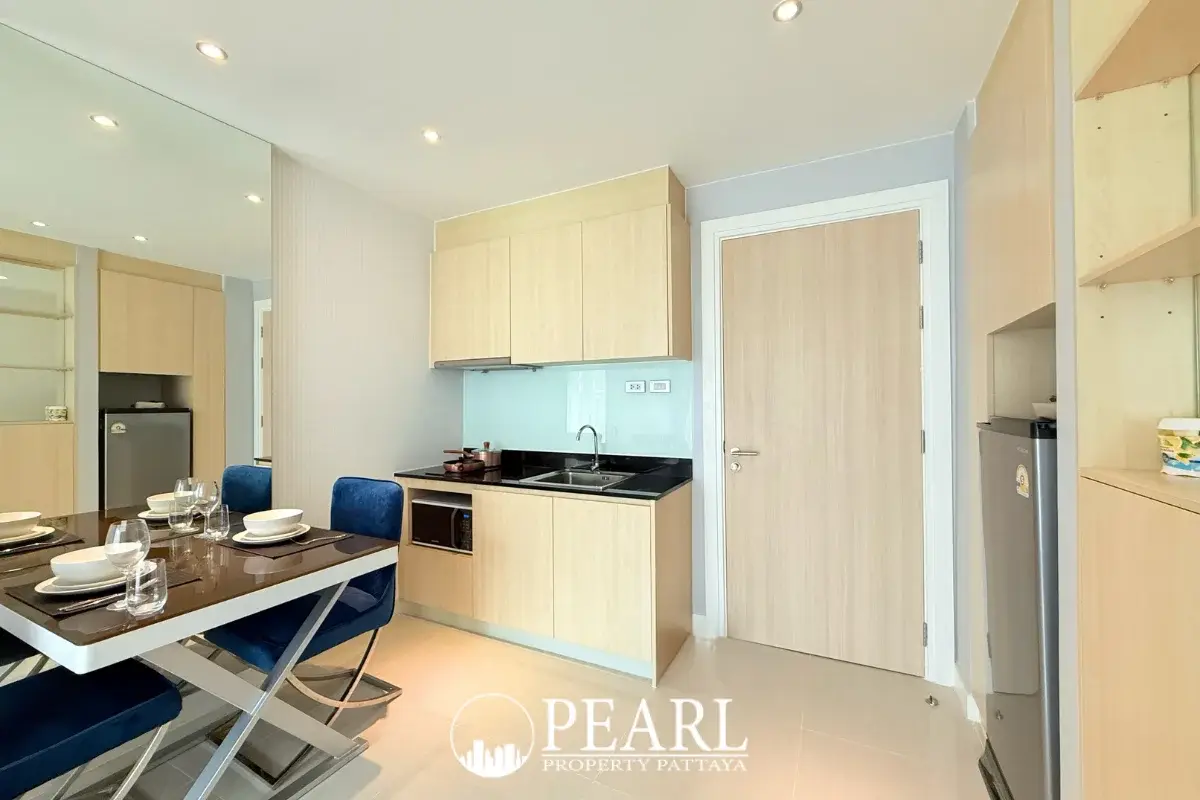 1 Bedroom Condo for Sale in Grande Caribbean private balcony with city view