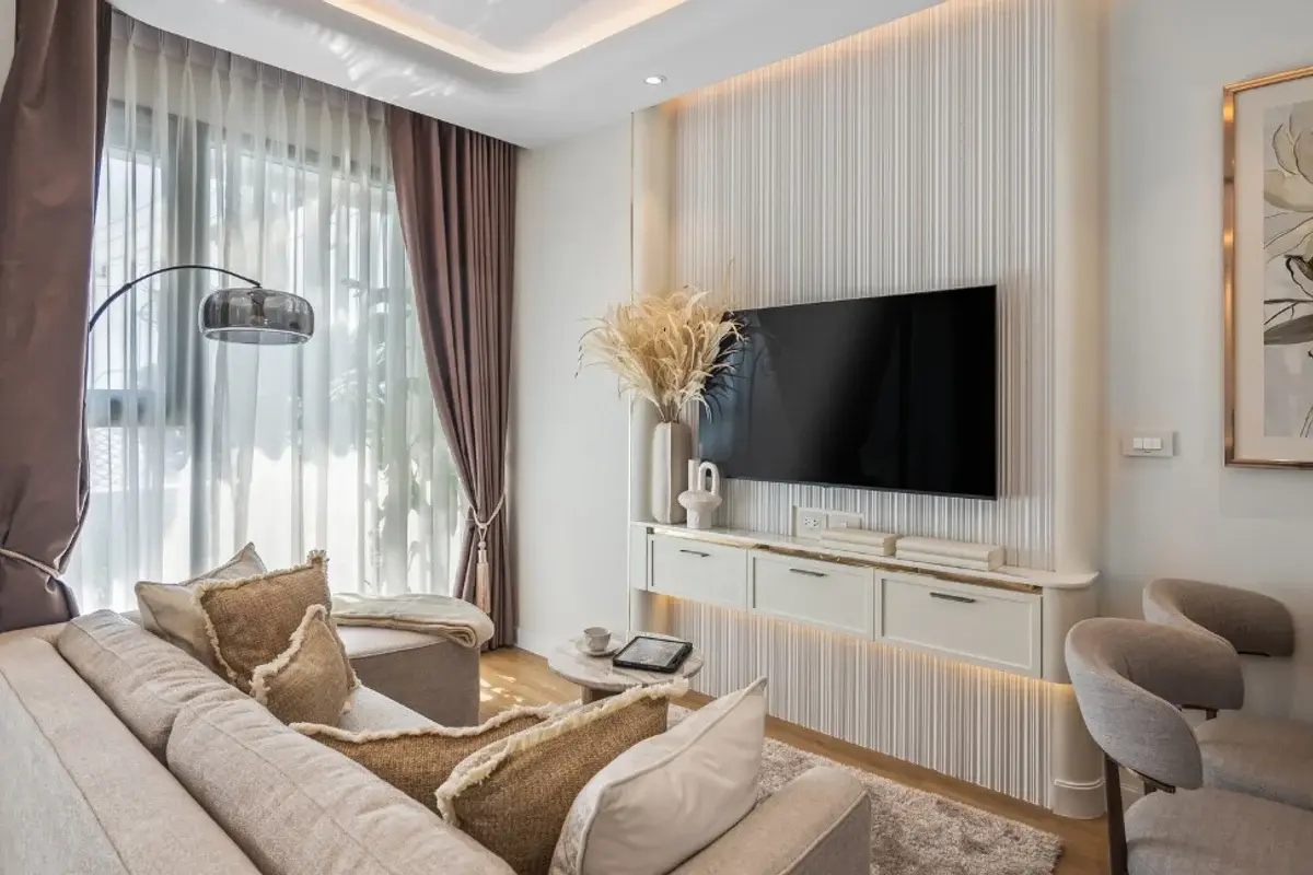 1 Bedroom Condo for Sale in Seaspire Jomtien living room with modern furniture