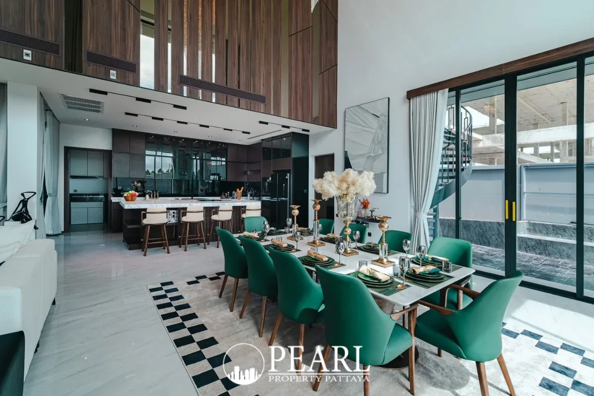 5 Bedroom House for Sale in Opal Village private swimming pool and patio