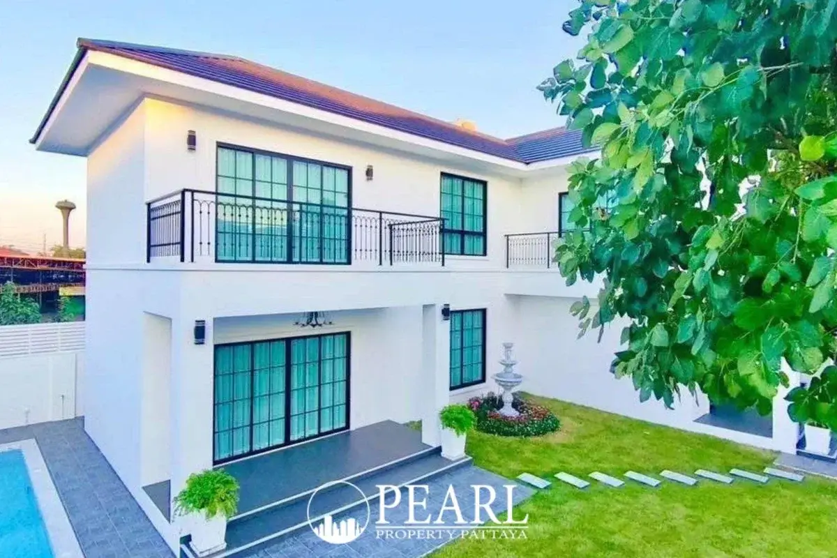 5 Bedroom Villa for Sale in Nong Prue fully equipped kitchen