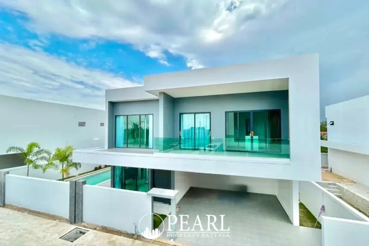 5 Bedroom House for Sale in Grand Breeze Luxury Pool Villas Pattaya private swimming pool