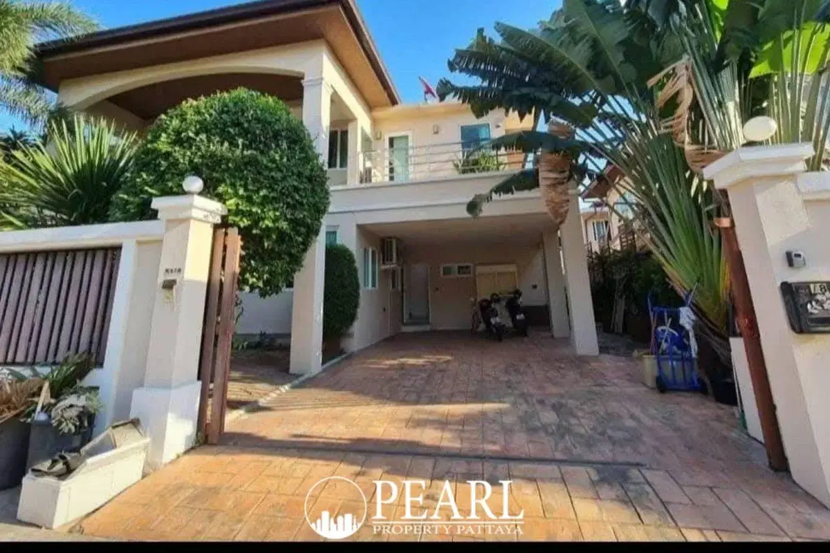 4 Bedroom House for Sale in Central Pattaya exterior front view