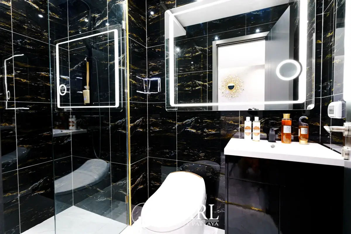 1 Bedroom Condo for Sale at Grand Solaire Pattaya luxurious swimming pool with sun loungers