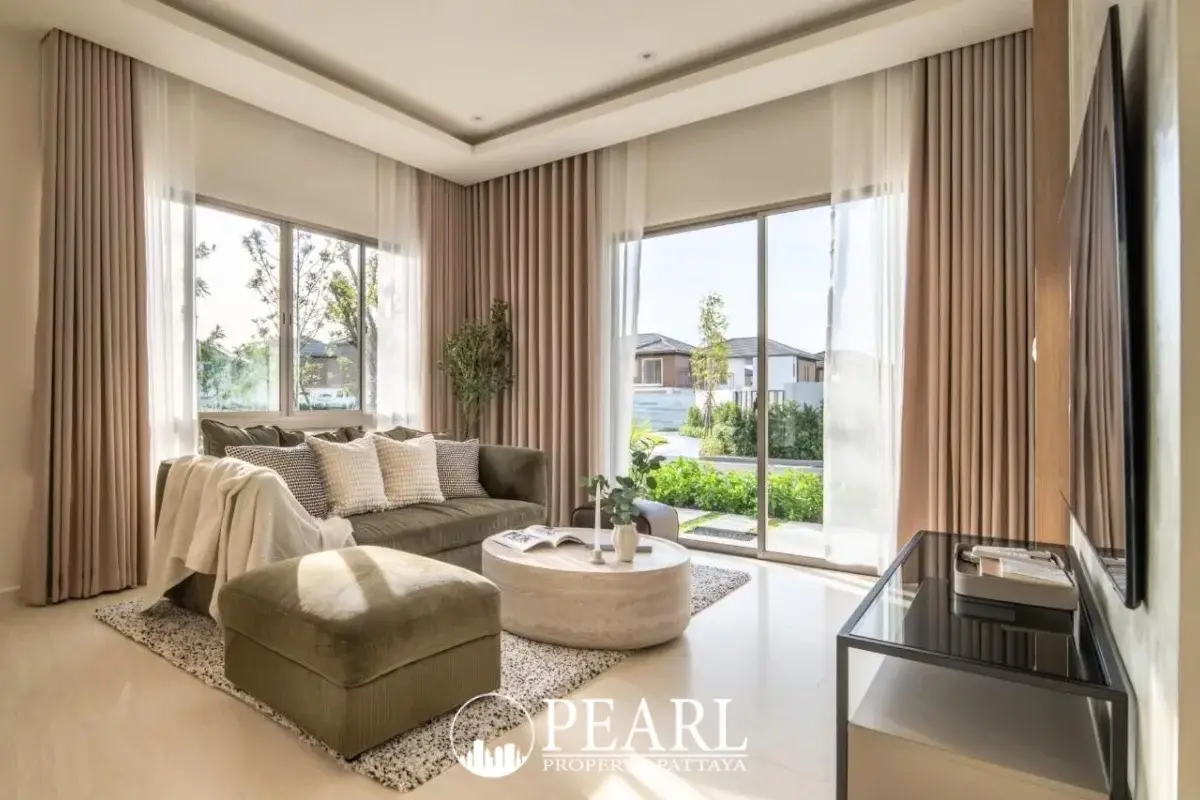 4 Bedroom House for Sale in Horizon By Patta spacious living room