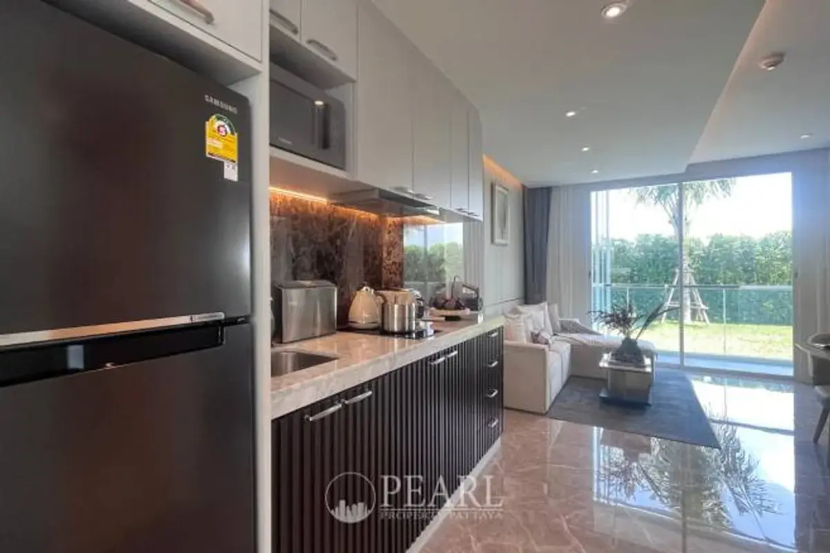2 Bedroom Condo for Sale in The Coral Pattaya master bedroom with king-size bed and ensuite bathroom