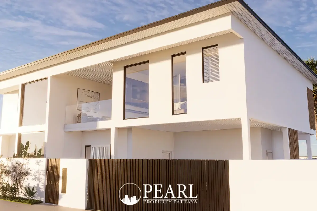 4 Bedroom House for Sale in Central Pattaya spacious living room
