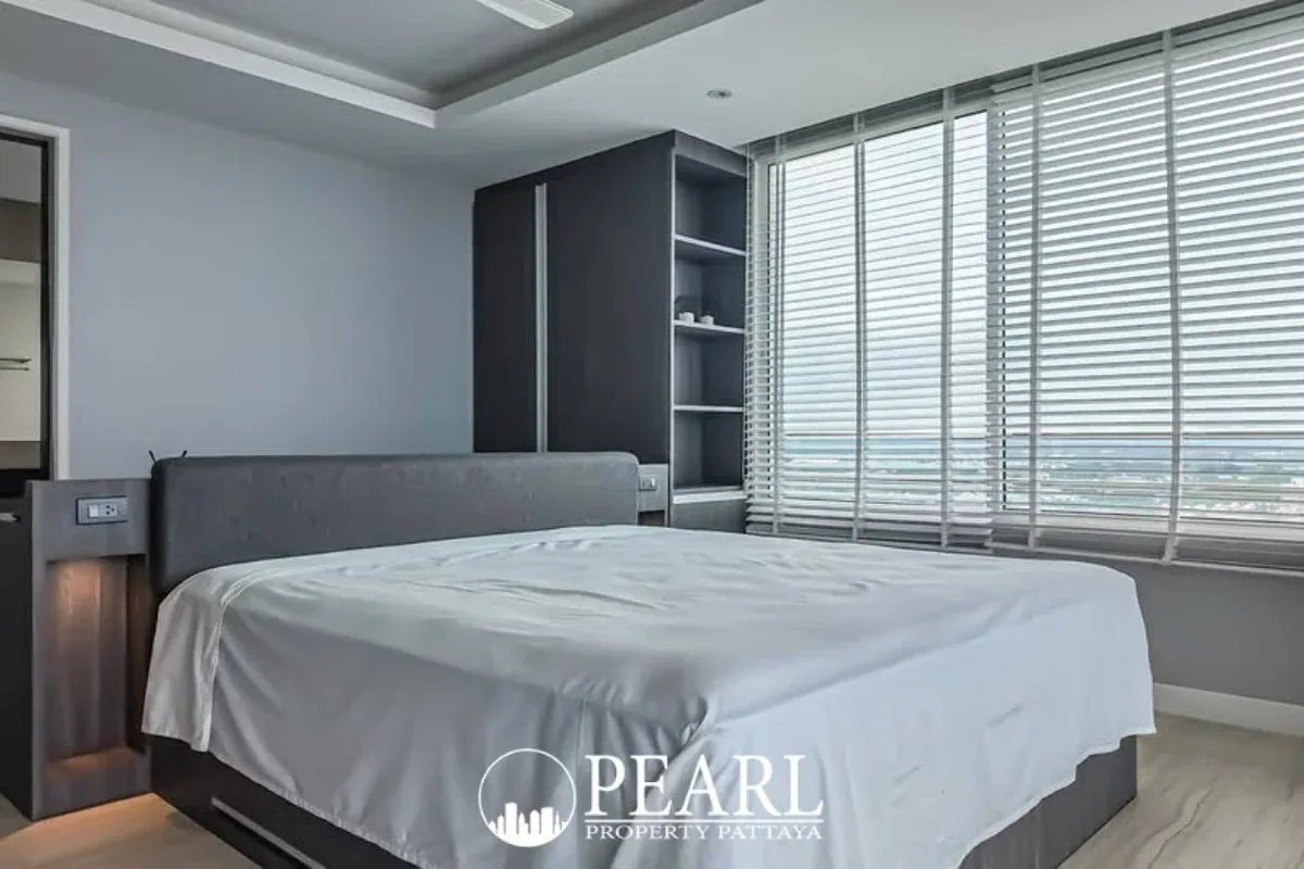 2 Bedroom Condo for Sale in La Royale Beach well-appointed bathroom with shower