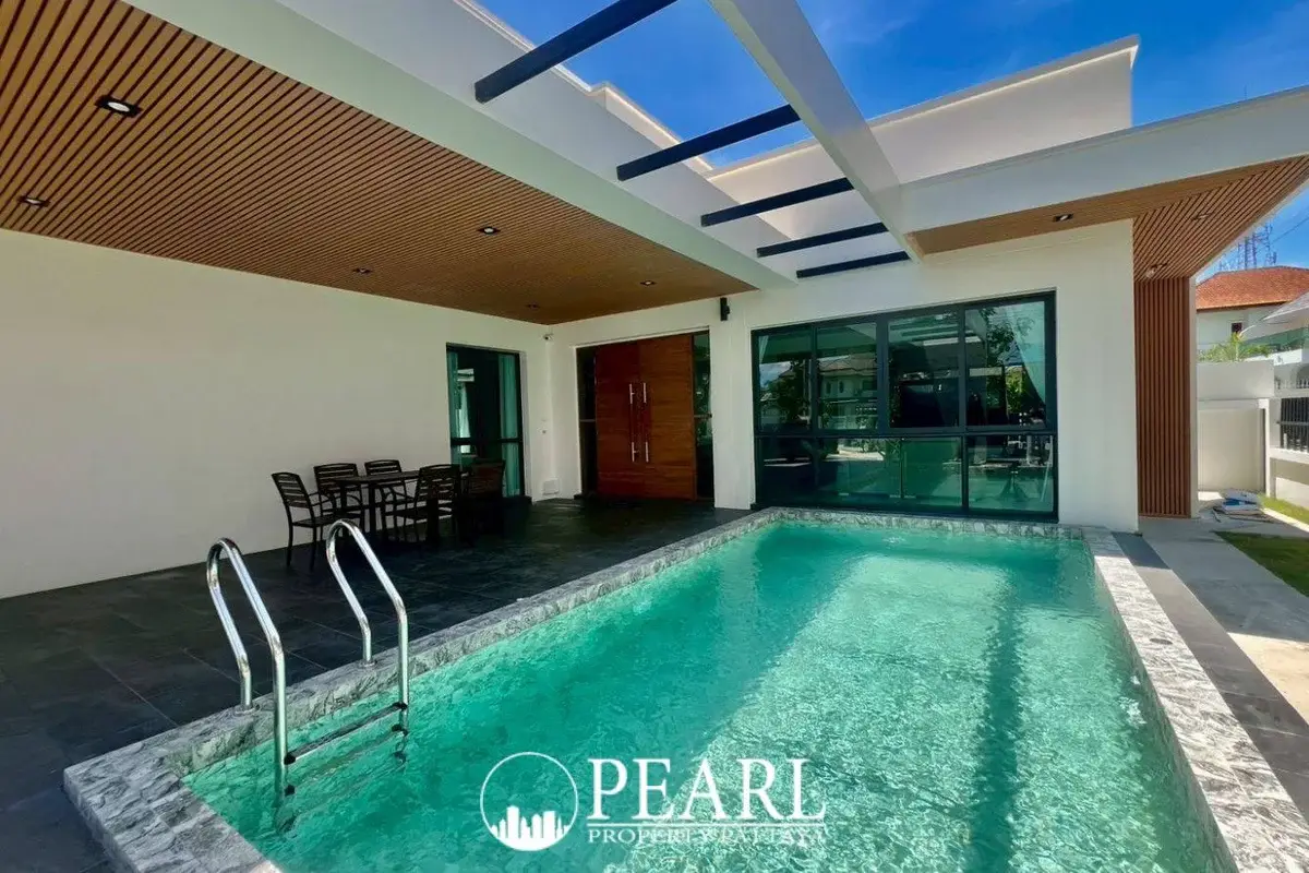 4 Bedroom House for Sale in Thamber Private Pool Villa private swimming pool