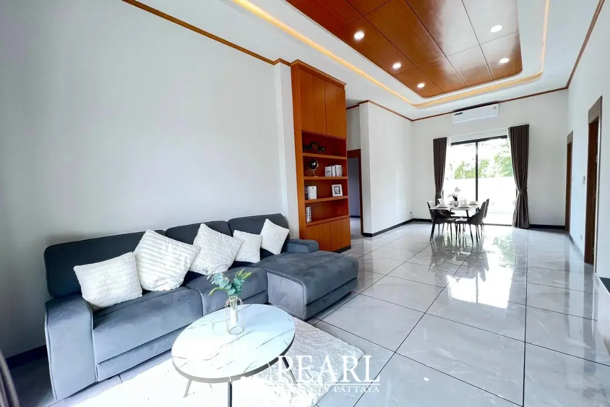 3 Bedroom House for Sale in East Pattaya modern kitchen with island