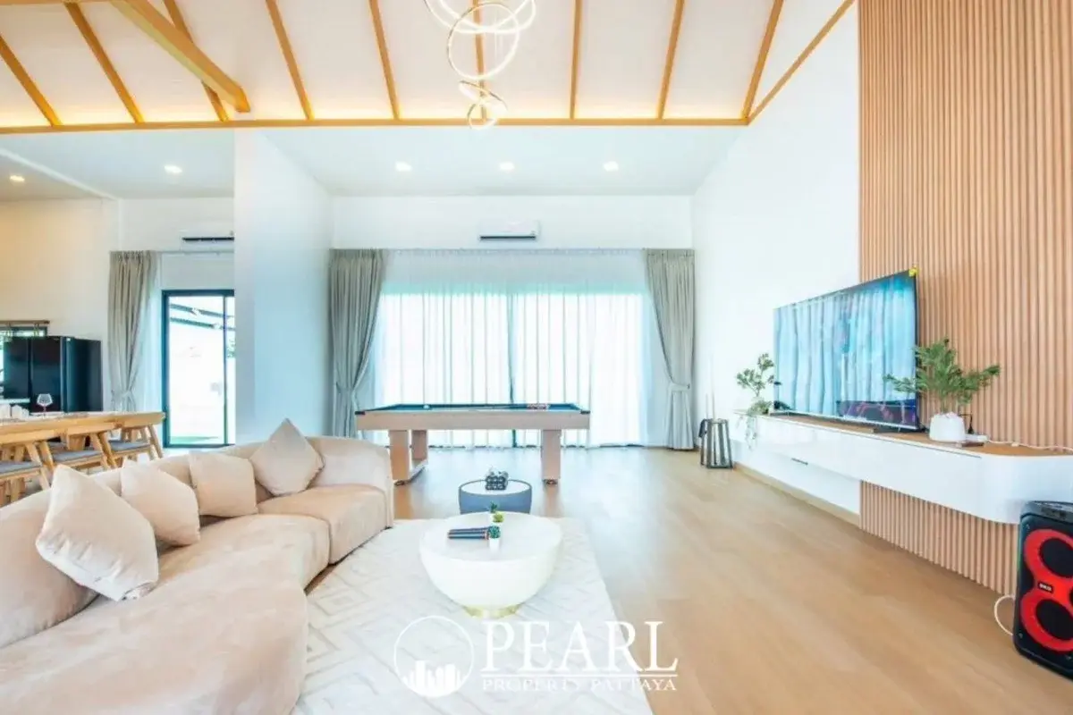 5 Bedroom House for Sale in Huay Yai private swimming pool
