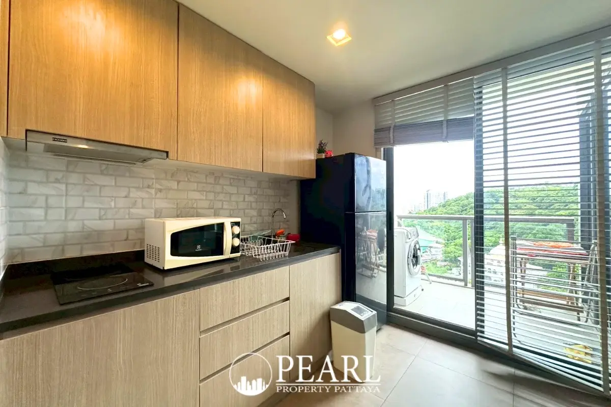 2 Bedroom Condo for Sale in Pratumnak Hill fully equipped kitchen with appliances