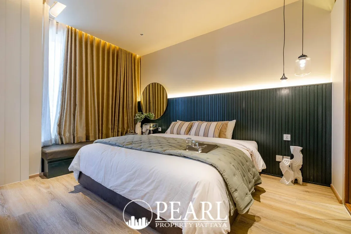 1 Bedroom Condo for Sale in Arom Jomtien contemporary bathroom with shower