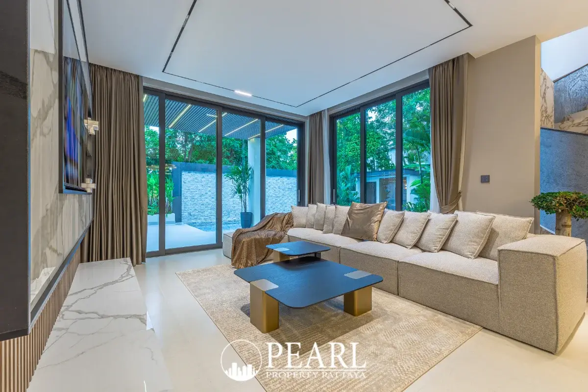 7 Bedroom House for Sale at Nagawari Pattaya modern kitchen with island