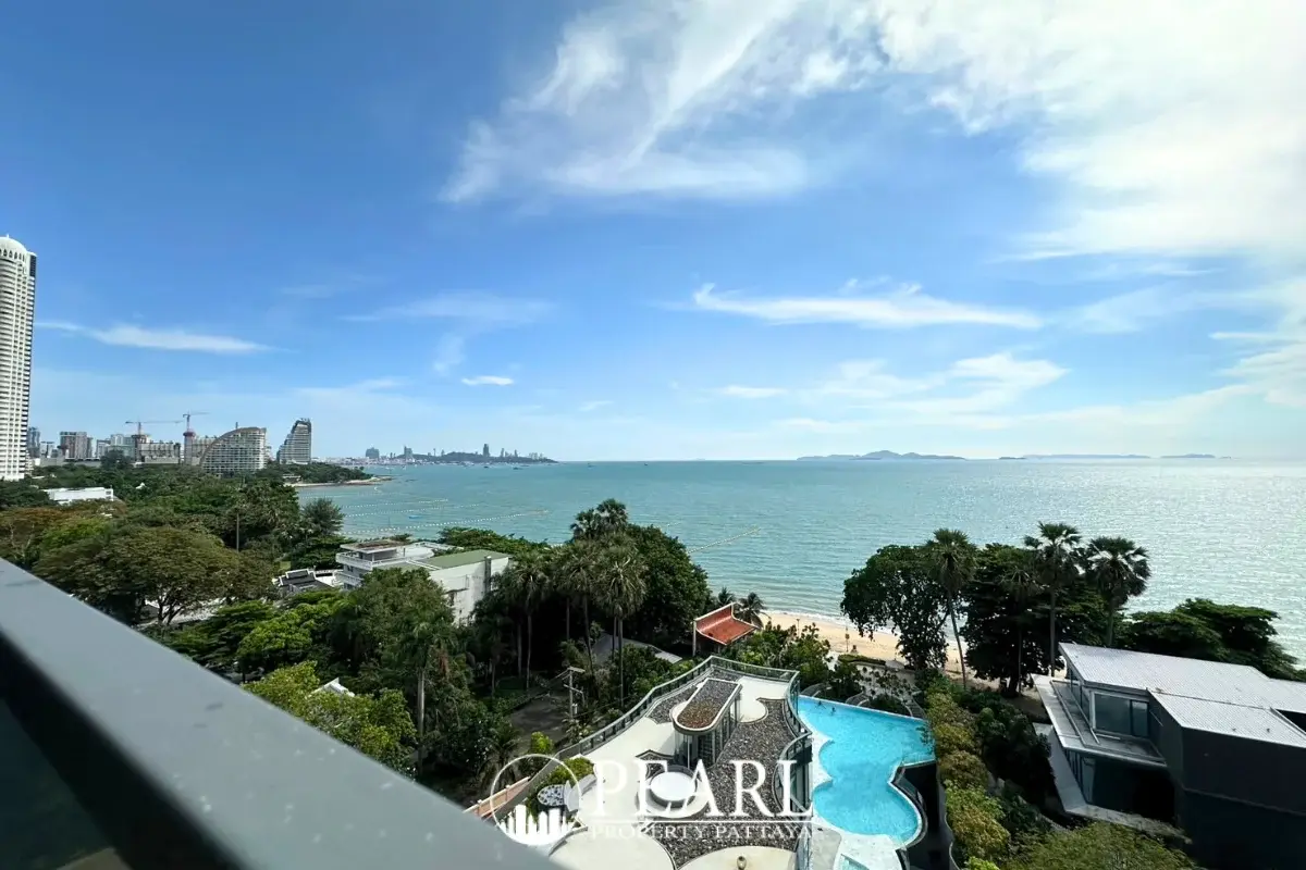 1 Bedroom Condo for Sale in Arom Wongamat fully equipped kitchen