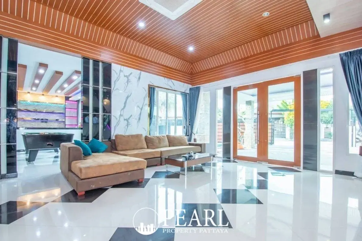 4 Bedroom House for Sale in Bang Lamung spacious living room
