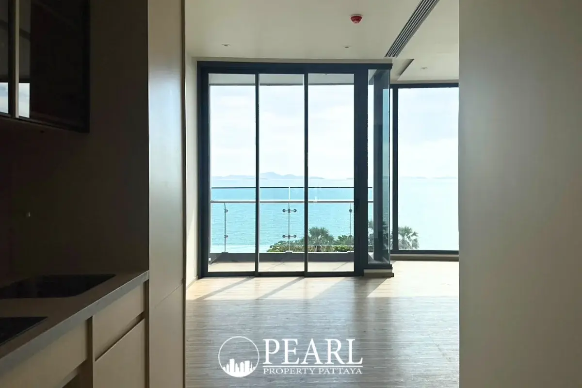 1 Bedroom Condo for Sale in Arom Wongamat luxurious bathroom
