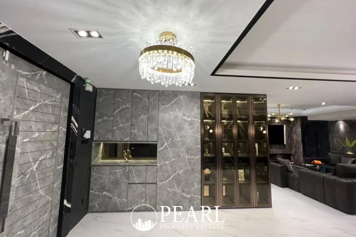 3 Bedroom Condo for Sale at Ananya Beachfront Wongamat communal swimming pool