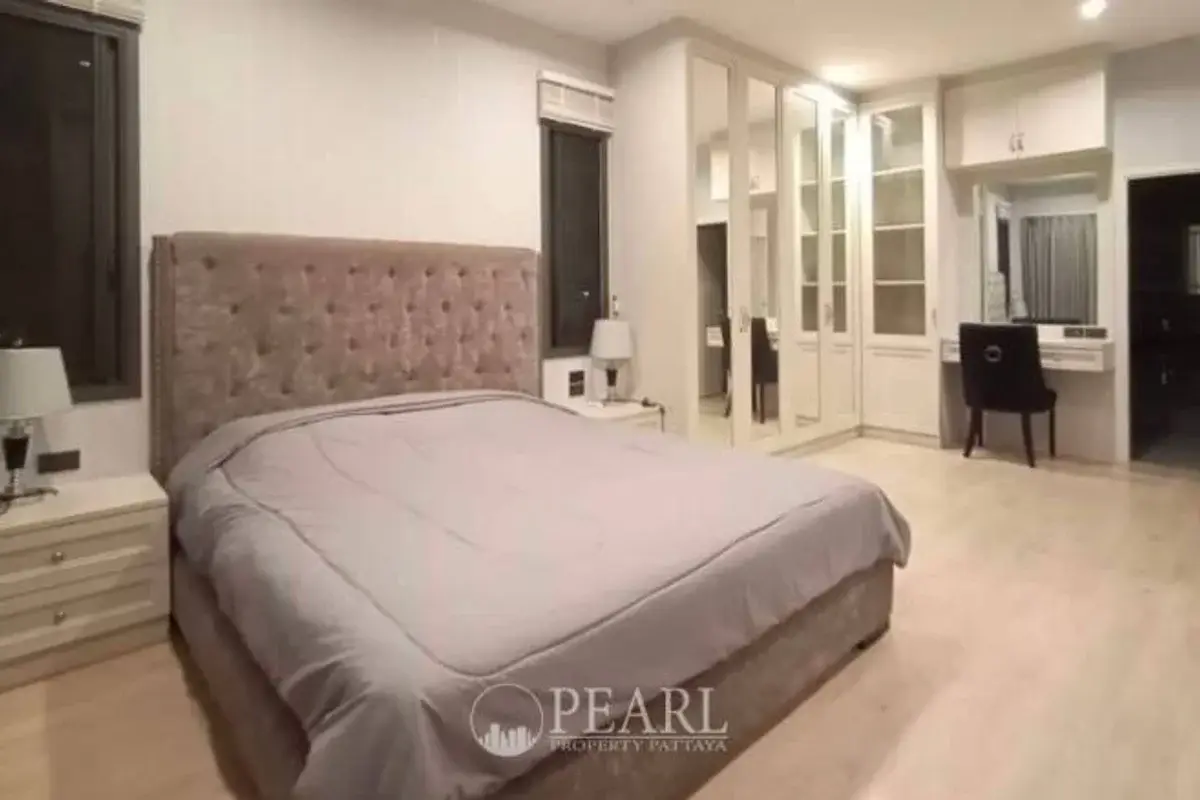 4 Bedroom House for Sale in East Pattaya private swimming pool