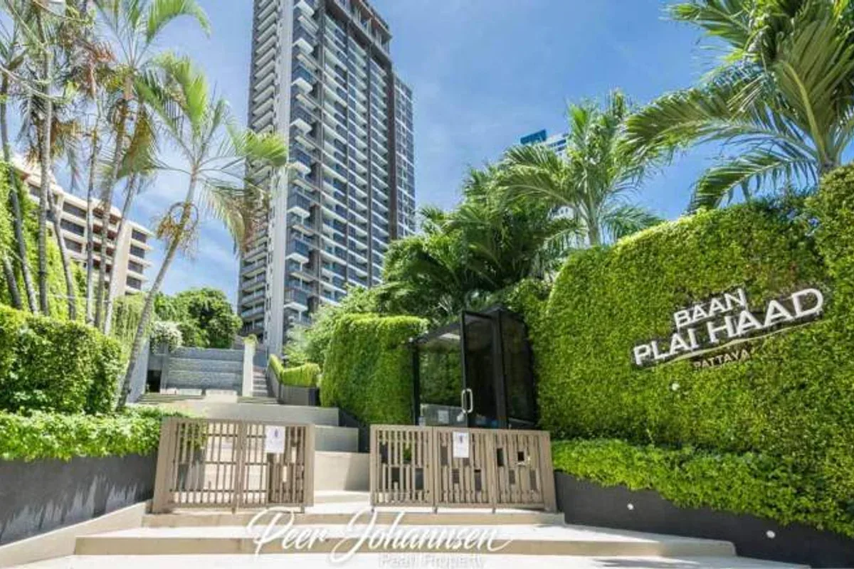 1 Bedroom Condo for Sale in Baan Plai Haad living room with ocean view
