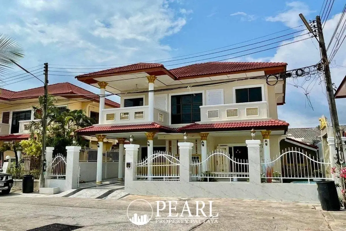 5 Bedroom Villa for Sale in Bang Lamung luxurious exterior facade