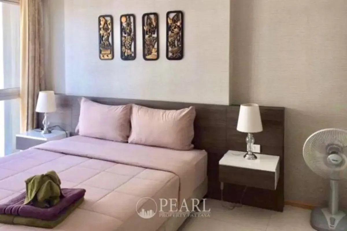 1 Bedroom Condo for Sale in The Gallery Condominium private balcony with city view