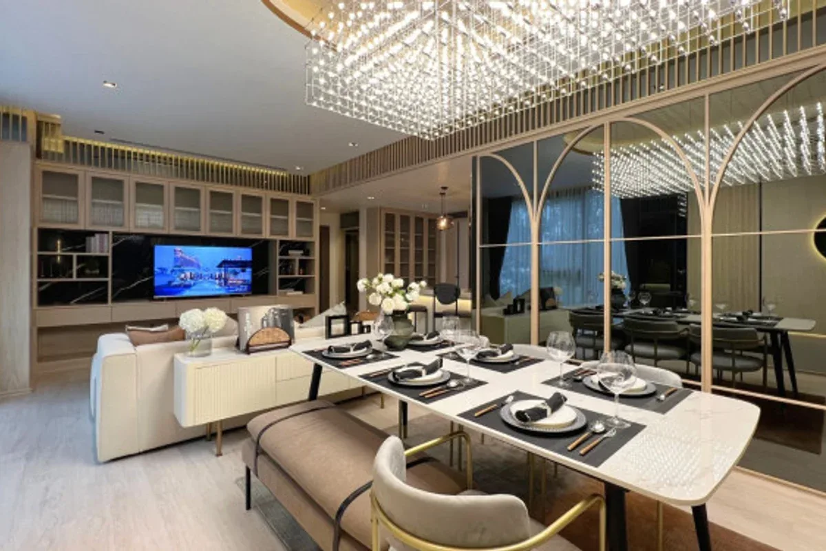 2 Bedroom Condo for Sale in SKYPARK Lucean Jomtien Pattaya elegant bathroom with walk-in shower