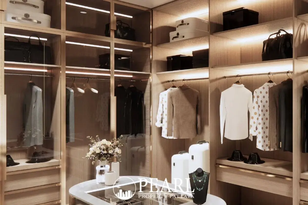 4 Bedroom House for Sale in Charin Pattaya private swimming pool