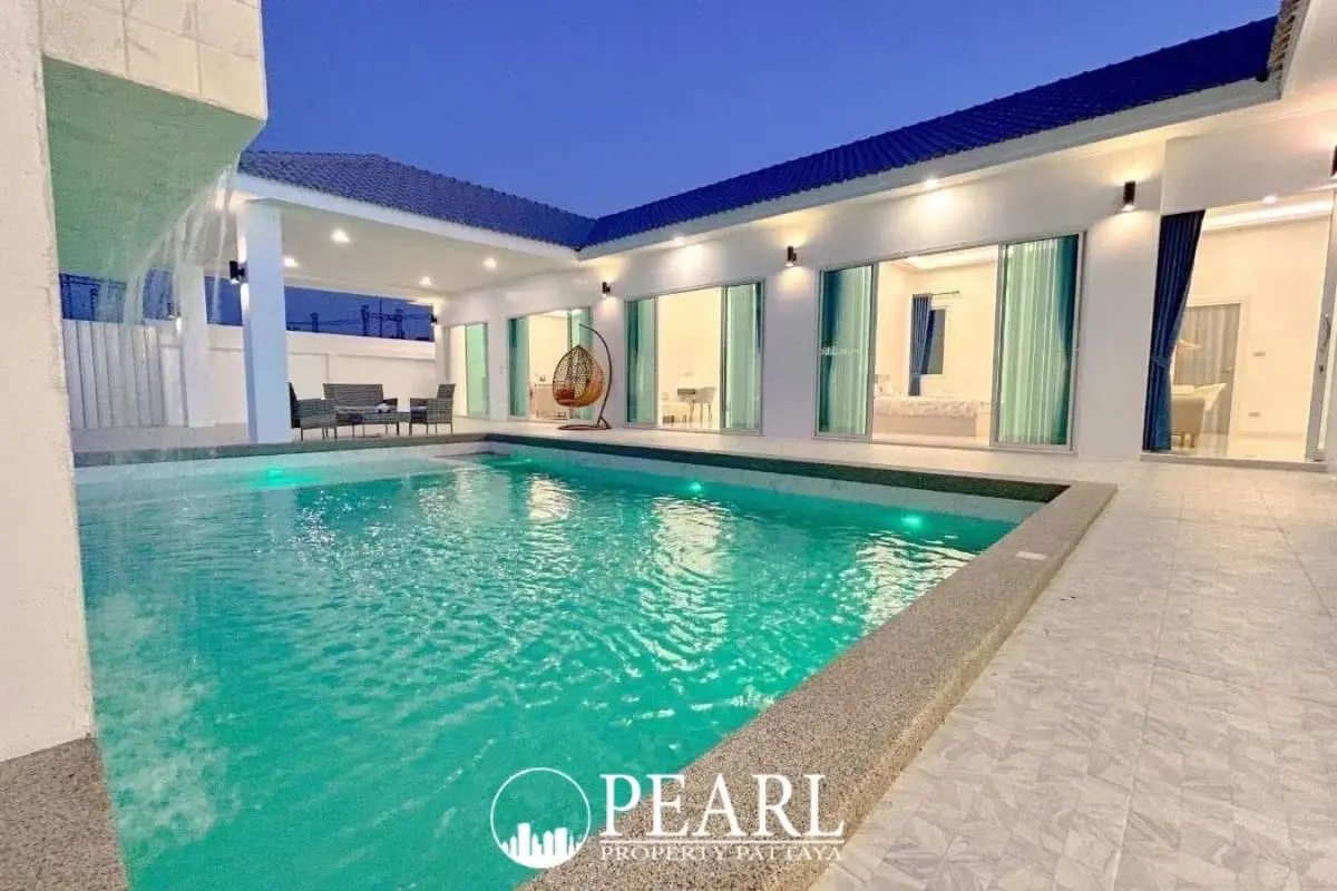 5 Bedroom House for Sale in Thamber Private Pool Villa private swimming pool with sun loungers