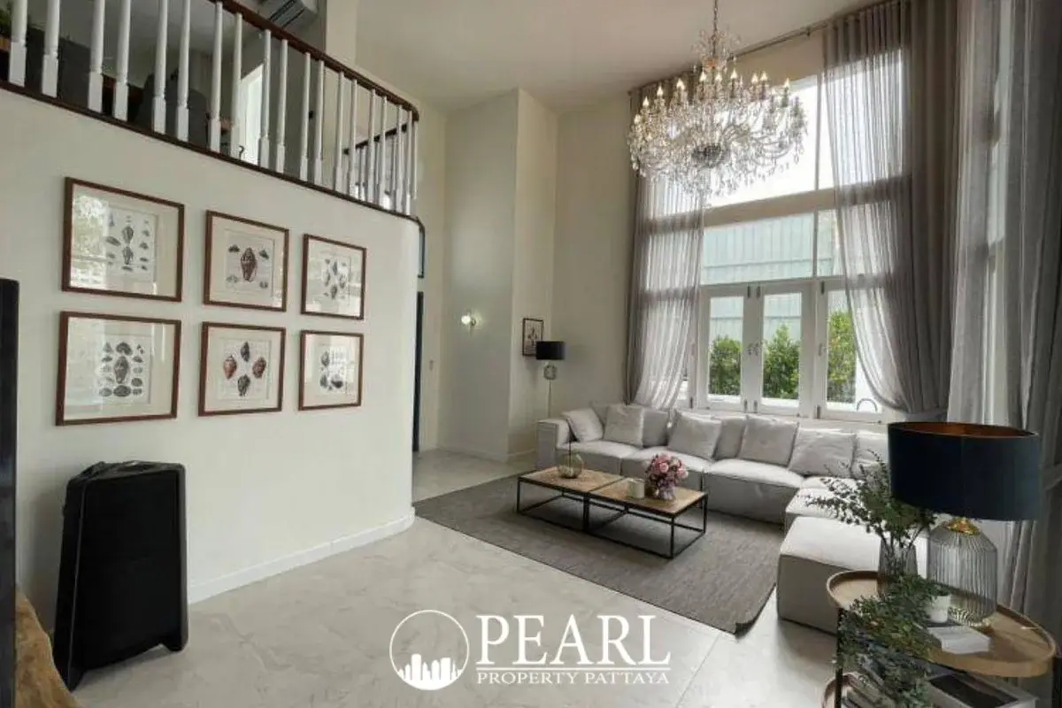 5 Bedroom House for Sale in Jomtien private swimming pool