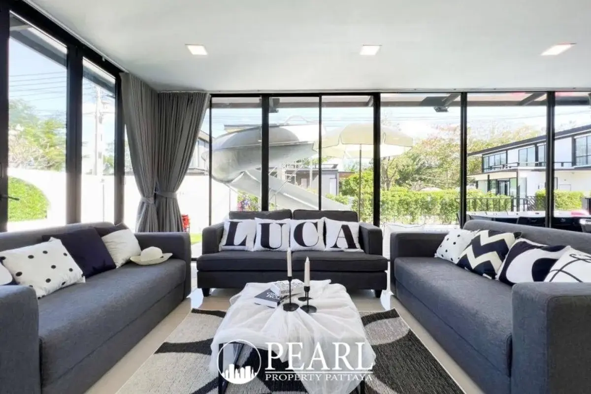 4 Bedroom House for Sale in Pattaya modern kitchen with island